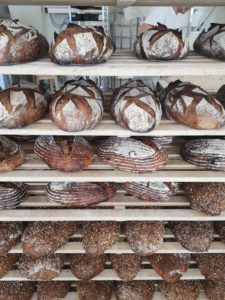 la belle sélection de pains l'arbre à pains faugères sucré salé en languedoc